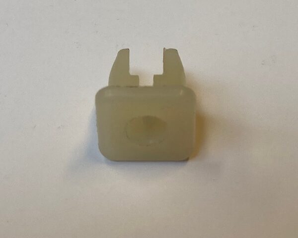 Clip plastique support plaque avant