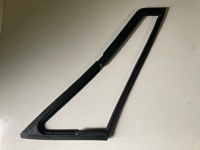 1059555246001 (1) Joint déflecteur droit – Image 1