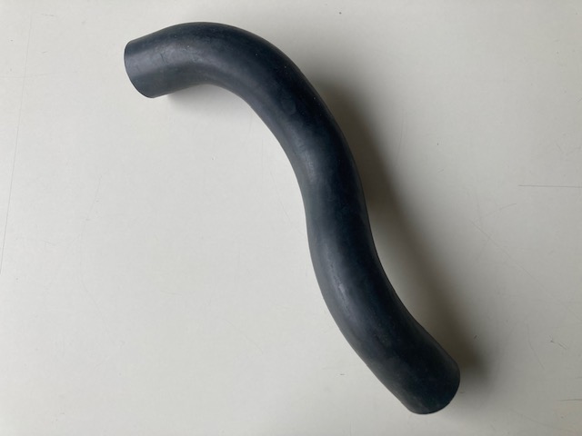 105643180001 (1) Durit eau inférieure Montreal (radiateur/pompe eau) – Image 1