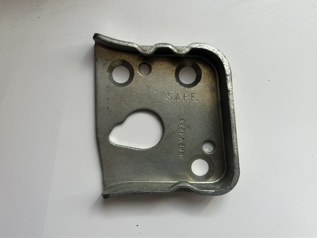 1054455422 (1) Plaque de serrure sur porte droite SAFE – Image 1
